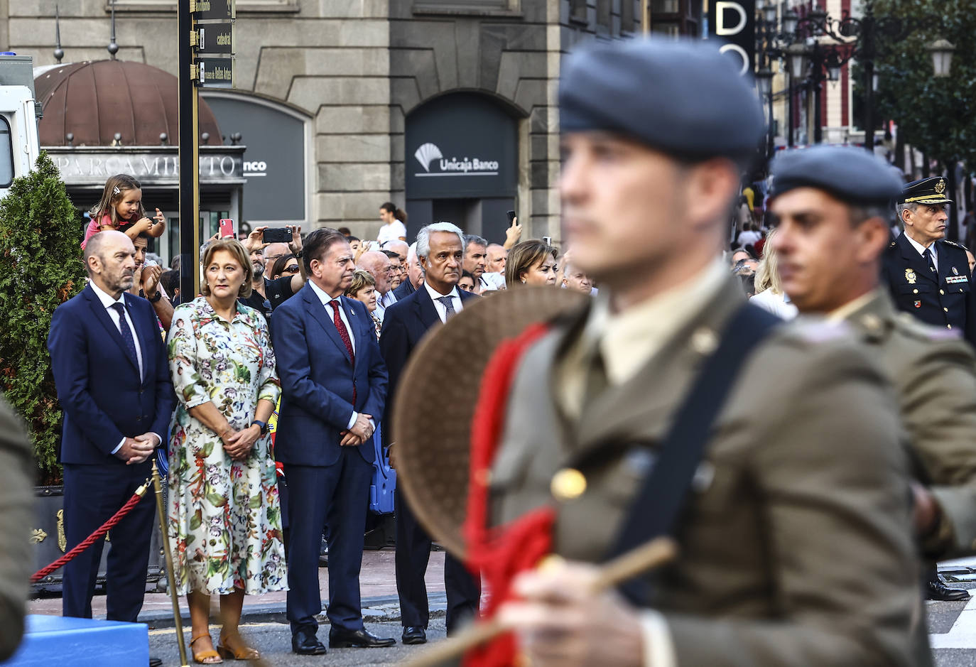 Oviedo Iza La Bandera De Espa A El Comercio Diario De Asturias